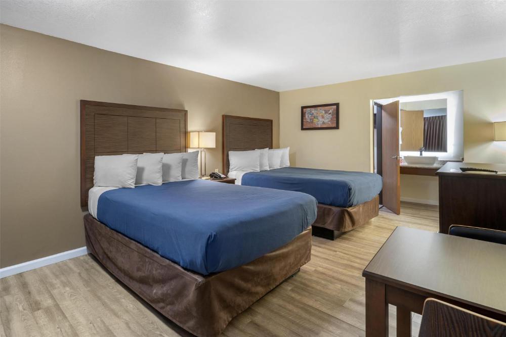 Queen Room with Two Queen Beds interior